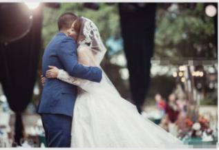 结发为夫妻恩爱两不疑什么意思？